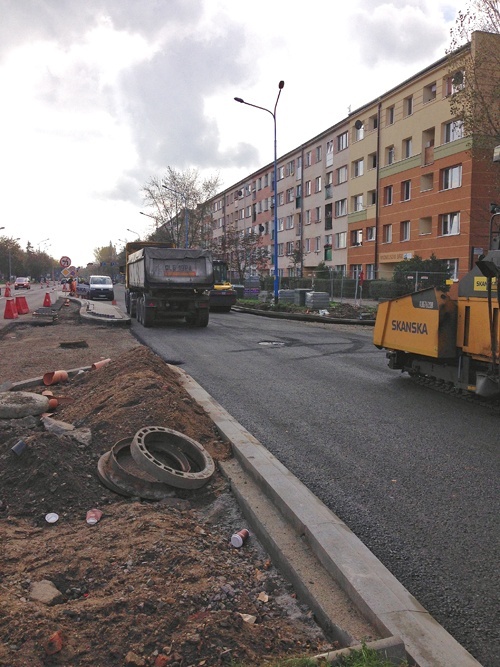 Na Moniuszki postępują roboty budowlane